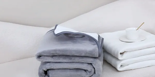 Detalhe de fibra de carbono elétrica sob cobertor