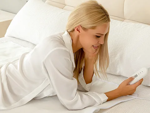 Poliéster elétrico sob cobertor